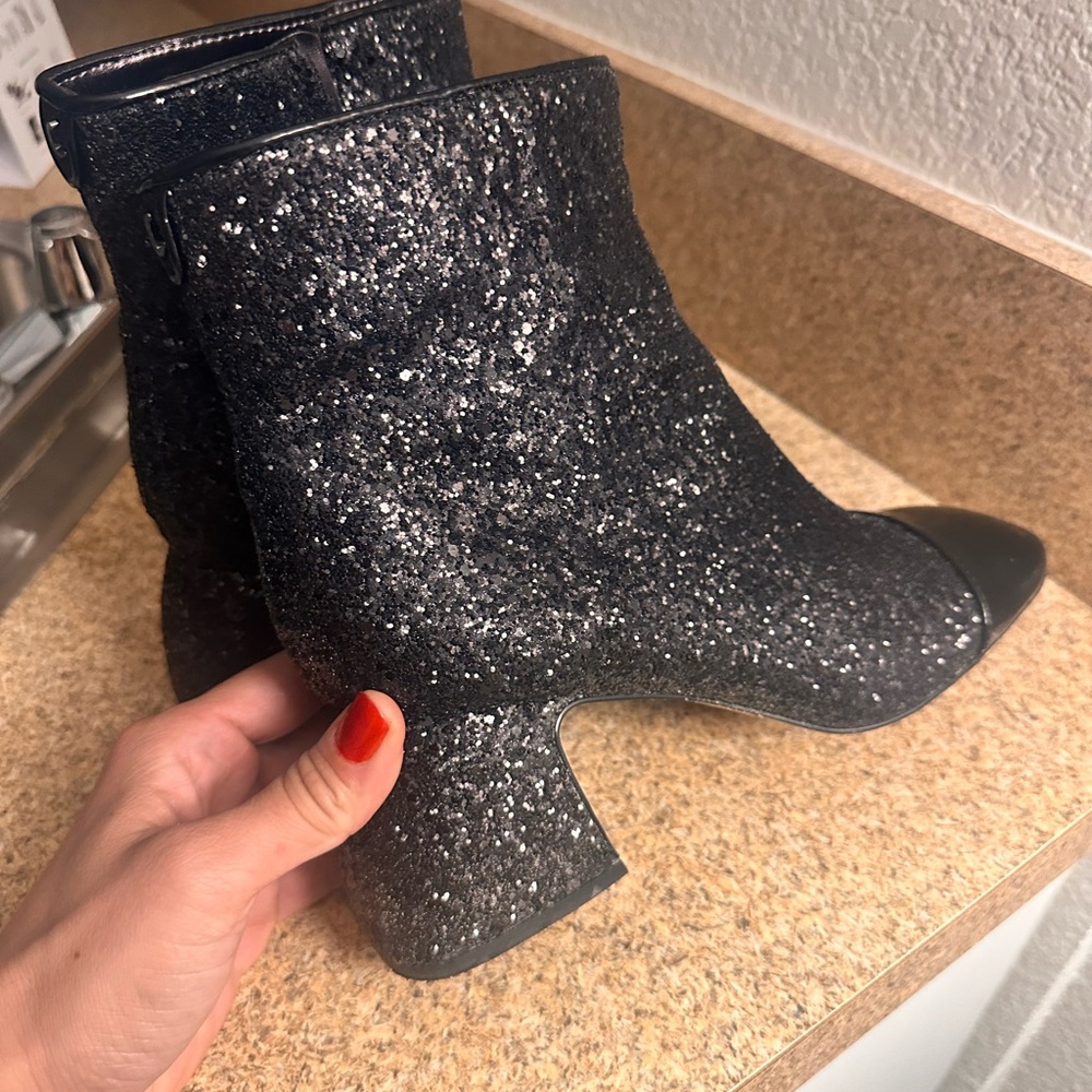 Worn ones 
Its beautiful shimmery ankle boots 
Size 9